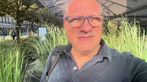 Ich freue mich sehr über mein Debüt, das vor 3 Tagen im hochroth Verlag  erschienen ist!