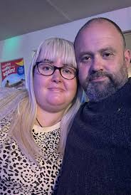 Can deliver within the Montréal area. Case is perfect.