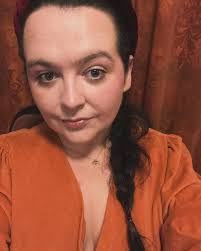 Ann Bonar's Instagram, Twitter & Facebook