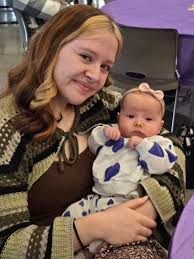 Hi families My name is Ashley, I'm 20 years and a sophomore in college at  Clackamas Community College. I've been babysitting for 4 years now and I  work for an after school