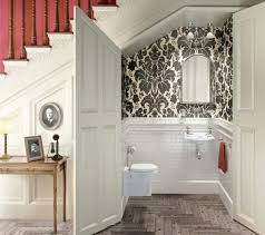 Weisses Modell Kleines Bad Einrichten Sehr Klug Gemacht Badezimmer Unter Der Treppe Gaste Wc Gestalten Traditionelle Bader