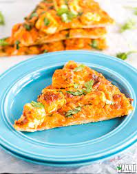butter paneer pizza has a creamy curry as the pizza sauce and is topped with pieces of spiced paneer a great vegetarian pizz butter paneer paneer pizza paneer