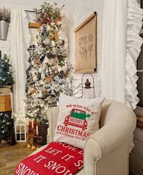 Farmhouse decor is mostly neutral which makes the color you add at christmas really stand out. 10 Modern Farmhouse Christmas Decorating Ideas For The Home Farmhouse Charm Decorating Ideas And Accessories For The Home Creative Ideas For Every Room