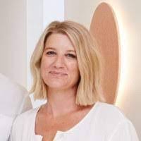 Kate Lett's Instagram, Twitter & Facebook