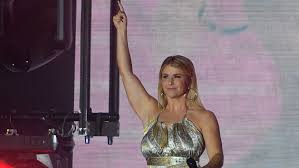 Beatrice Egli: NACKT-Alarm bei Konzert - damit hat sie nicht gerechnet -  video Dailymotion