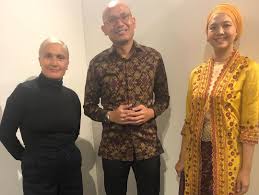 160 cm x 60 cm. 10 Potret Busana Dengan Kain Endek Bali Di Paris Fashion Week Dailysia