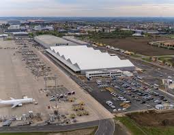 Weder die leipziger noch die dortmunder gehen als favoriten in den showdown von berlin. Amazon Air Startet Den Betrieb Am Flughafen Leipzig Halle