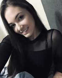 Larissa Back (@lariiback) • Instagram photos and videos