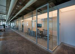 Bakirkure Architects Have Developed A New Office Design For Deloitte S Turkish Headquarters Located I Diseno De La Oficina Corporativa Oficina Pequena Oficinas