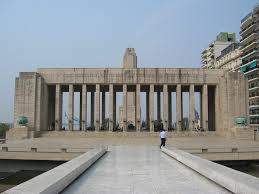 Ubicado en la plaza 18 de julio de canelones, es un monumento de estilo historicista que alcanza los 16 metos de altura en homenaje al primer pabellón nacional. Monumento Bandera Propileo By Kassad86 On Deviantart