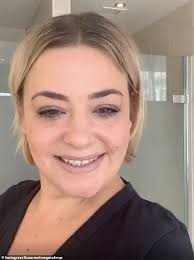 Every hero has a code. Lisa Armstrong Showcases Her Makeup Artist Talent Aktuelle Boulevard Nachrichten Und Fotogalerien Zu Stars Sternchen