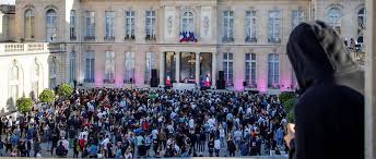 Originally, the fête de la musique® had no name and was simply a custom of playing music informally on the summer solstice, at just about every open spot in the city. Fete De La Musique L Elysee Se Met A L Heure De L Electro Le Point