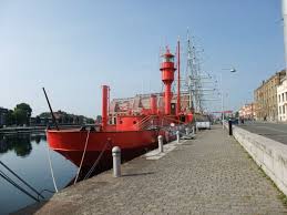 Le Bateau Feu De Dunkerque Le Sandettie 59 Ker Mary Bateau Feu Images De Phares Bateau