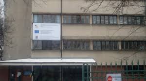 Prima noapte febra peste 38, ziua la fel, seara 39.2 moment la care am intervenit cu supozitor paracetamol 125, care functioneaza imbucarator, chiar scad febra din nou cu supozitor si mergm la policlinica. O Fetita Cu Rosu In Gat A Murit Dupa Ce A Fost Plimbata La Trei Spitale Mobile