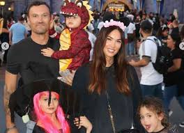 Born brian green on 15th july, 1973 in van nuys, california and educated at north hollywood high his zodiac sign is cancer. Brian Austin Green Spotted On Date With Courtney Stodden After He Confirms His Split With Megan Fox Uinterview