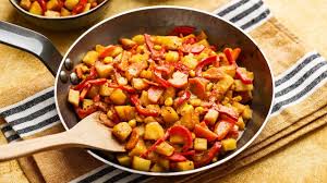 Diese Wurzige Kartoffelpfanne Haben Unsere Koche Mit Paprika Karotten Und Mais Zubereitet Und Mit Ayurvedischen G Kartoffelpfanne Ayurvedische Rezepte Rezepte