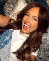 Ella Snead's Instagram, Twitter & Facebook