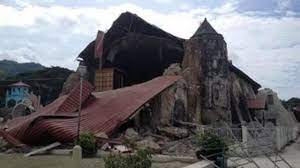 An earthquake measuring 6.7 magnitude which struck near mindanao island in the southern philippines has left at least 4 people dead and over 120 others injured, authorities have confirmed. Almost 100 Dead As Huge Quake Strikes The Philippines