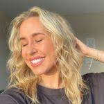 Elisa Rutherford's Instagram, Twitter & Facebook