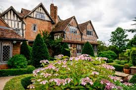 Gorcott Hall Is A Stunning And Exclusive 16th Century Grade Ii Listed Tudor Country House Wedding Venue Located Stunning Wedding Venues Wedding Venues Venues
