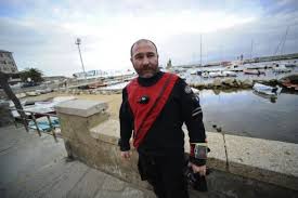 Diving in the labyrinth of Italy's cruise wreck