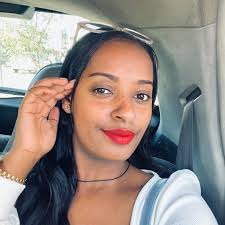 ሙዚቃ ድሮ ቀረ ሚሉትን አፍ በሚያዘጋ ጥበብ ዝም! ወርቃማው የሙዚቃ ዘመን ያኔ አለፈ ባዮችንም ኩም ያደረገ ልሂቅ!  ሀሳብ ከዛም ግጥም፤ ዜማ ና ቅንብርን ጨምሮ እውነትን በልበ ሙሉነት መድፈርን አስተምረሀል እና መምህር ብትባል