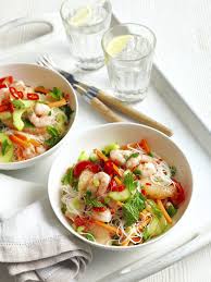 Salade Thai Aux Crevettes La Recette Recette Recette Asiatique Salade Thai Cuisine Asiatique