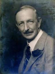 Merle Weston's Instagram, Twitter & Facebook