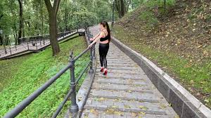 Прогулка по парку в кожаных леггинсах | inga sh asmr