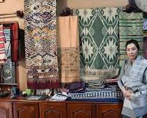 Image of Women weaving silk on traditional looms in Kampot province