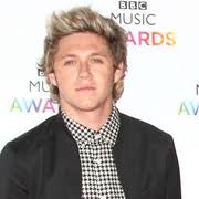 Though, he is 5′ 8″ in feet and inches and 172 cm in centimetres tall, he weighs about 149 lbs in pound and 68kg in kilograms. Discover How Tall Louis Tomlinson Really Is