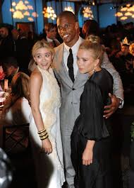 They were hooking up, but neither were particularly interested in making it exclusive. according to police, when wolozin told olsen that ledger was unconscious. Honorees Victor Cruz And Mary Kate Ashley Olsen At The Fresh Air Fund S Spring Benefit