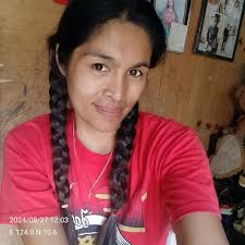 My giant rhododendron is officially in FULL BLOOM 🌼 There's a reason why  they say April showers bring May flowers. What is blooming in your garden ?  This is such a magical