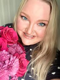 Some here need to understand I'm a hopeless romantic. So let me hear from  those in this category. What are you giving you crush, gf, bf, wife,  husband for Valentine's Day? And