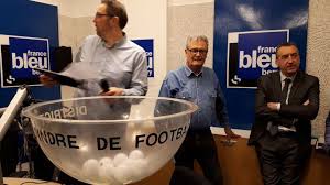 .finale de la coupe du tarn a eut lieu au comité du tarn, on notera l'entrée en lice des prénationaux (lavaur filles et garçons) et des nationaux (carmaux filles et albi garçons), à noter également la présence en quart de 4 équipes carmausines coupe suzy bastié : Football Tirage Au Sort Des 1 4 De Finale De La Coupe De L Indre Ce Jeudi Soir Dans Les Studios De France Bleu Berry