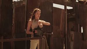 Angelina jolie ve brad pitt'in başrolünde yer aldığı mr. The Tank Top Beige By Jane Smith Angelina Jolie In Mr Mrs Smith Movie