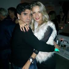 Diego Maradona Spotted Getting Cozy With A 25 Year Old Blond New York Daily News