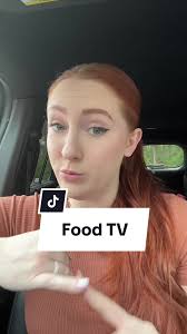 Chloe (@chloebluffcakes)