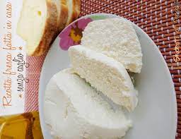 Oggi scopriremo insieme come fare la ricotta in casa. Ricotta Fresca Senza Caglio Fatta In Casa Ricetta Ricotta Fresca