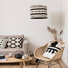 Suspension En Laine Tressee Blanche Et Noire Maisons Du Monde Deco Chambre Noir Et Blanc Deco Noir Et Blanc Chambre Blanche Et Bois