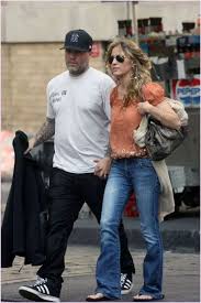He moved to jacksonville in his late teens and served time in the us navy. Fred Durst And Esther Nazarov Dating Gossip News Photos