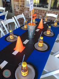 Hot Wheels Themed Tablescape With Flag Backdrop Two Fondant Covered Cakes With Cream Cheese Filli Hot Wheels Party Hotwheels Birthday Party Hot Wheels Birthday