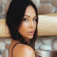 Chelsey Moss's Instagram, Twitter & Facebook