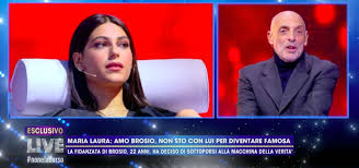 Paolo brosio (asti, 27 settembre 1956) è un giornalista, scrittore e conduttore televisivo italiano. Paolo Brosio E La Fidanzata Maria Laura De Vitis Nuovi Dubbi Sul Loro Amore Ma