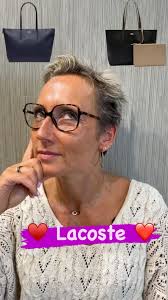 🐊 LACOSTE 🐊 Envie de changement ? En un tour de main le modèle Anna  reversible pourra s'adapter à vos tenues !!! Idéal pour attaquer la rentrée  du bon pied. Rendez vous