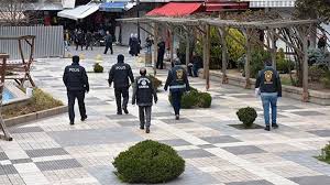 Milyonlarca öğrencinin girdiği lgs nedeniyle cumartesi günü 'sınırlı' sokağa çıkma yasağı vatandaşlar, '21 haziran pazar günü sokağa çıkma yasağı var mı?' sorusunun yanıtını merak ediyor. Hafta Sonu Sokaga Cikma Yasagi Var Mi Iste Yasaktan Muaf Tutulan Yerler Ve Kisiler Son Dakika Haberleri