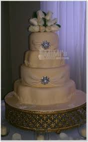 Repeat with two more layers of pastry, whipped cream and fruit, with the third layer of whipped cream and fruit being the top. Cream Wedding Cake With Flower And Round Shape Cakecentral Com