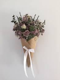 Quali sono i fiori bianchi da usare per la composizione di bouquet e quelli da coltivare in giardino. 37 Idee Su Piccoli Fiori Piccoli Fiori Fiori Composizioni Floreali