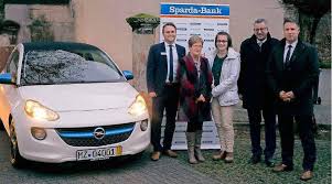 Sparkasse neunkirchen, hammergraben 5, 66538 neunkirchen. Ein Neues Auto Steht Unterm Weihnachtsbaum