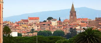 Bordeaux cathedral, officially known as the primatial cathedral of st andrew of bordeaux (french: Online Hafenhandbuch Frankreich Marina Frejus Cote D Azur